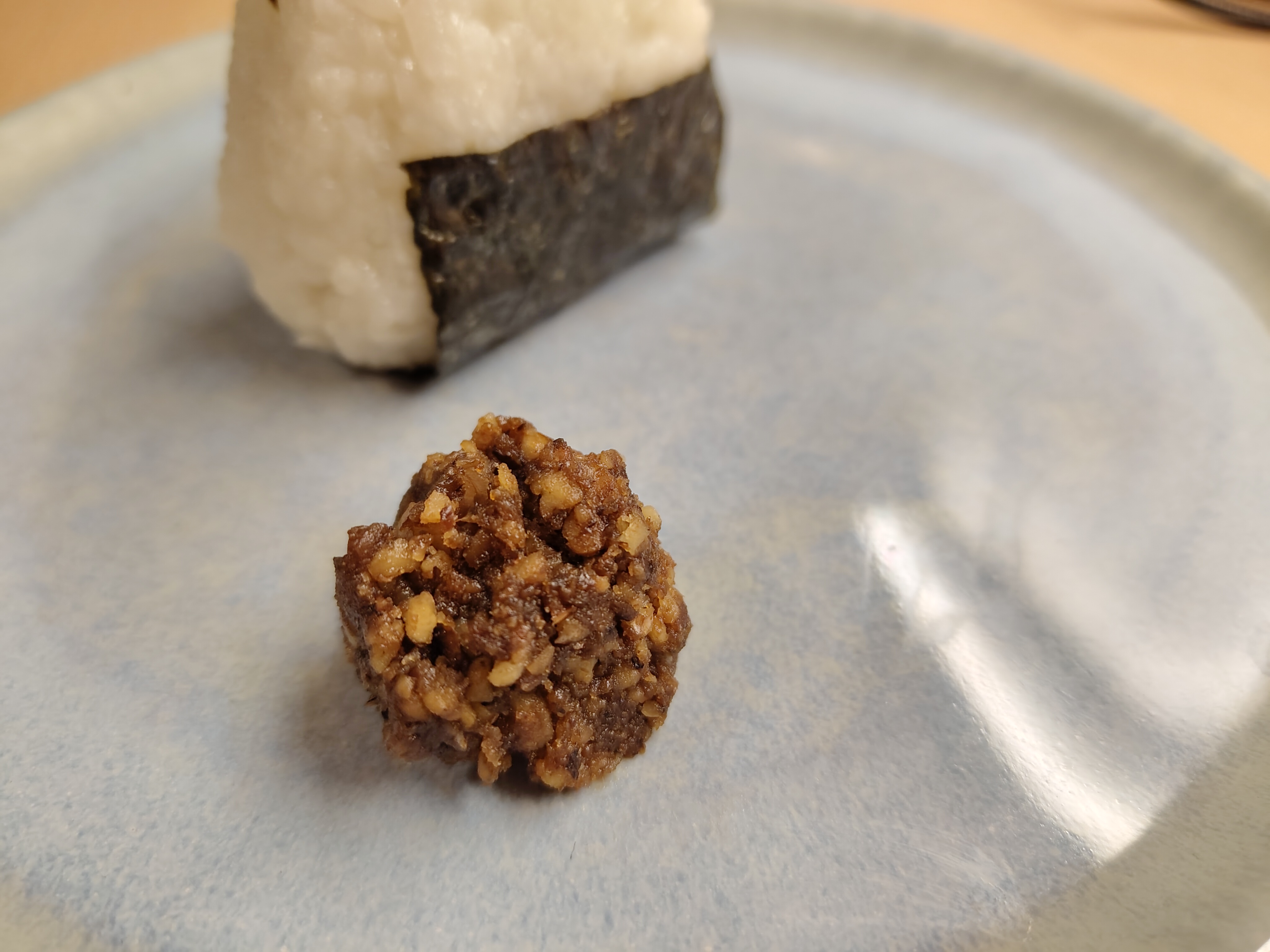 Walnuss-Miso Onigiri